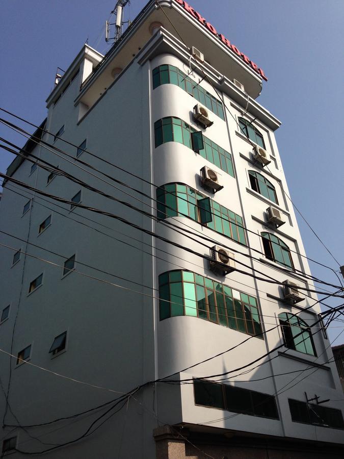 Hotel Tokyo 1 Vinh Buitenkant foto