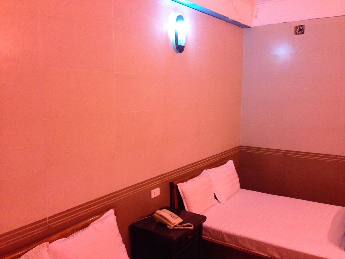 Hotel Tokyo 1 Vinh Buitenkant foto