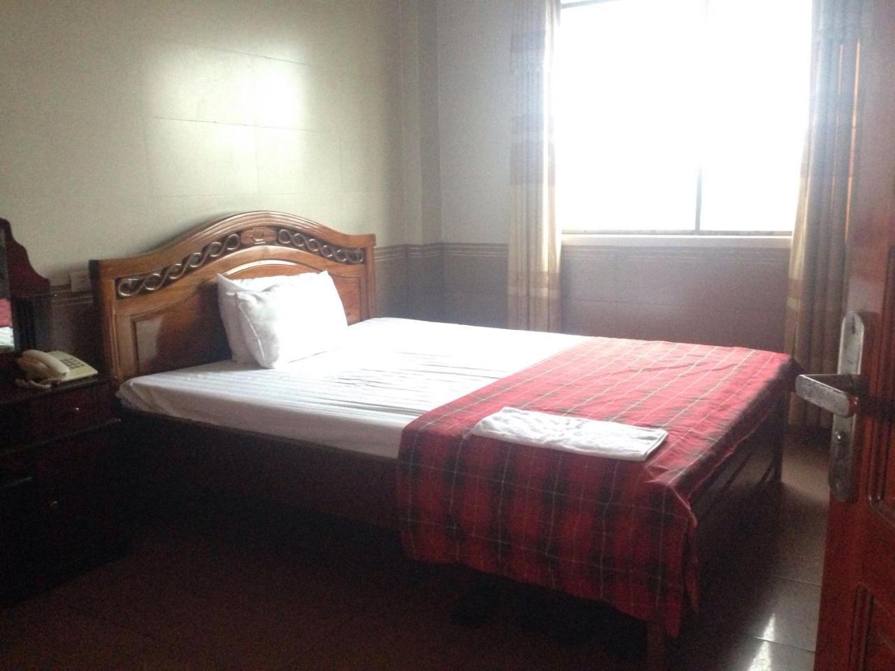 Hotel Tokyo 1 Vinh Buitenkant foto